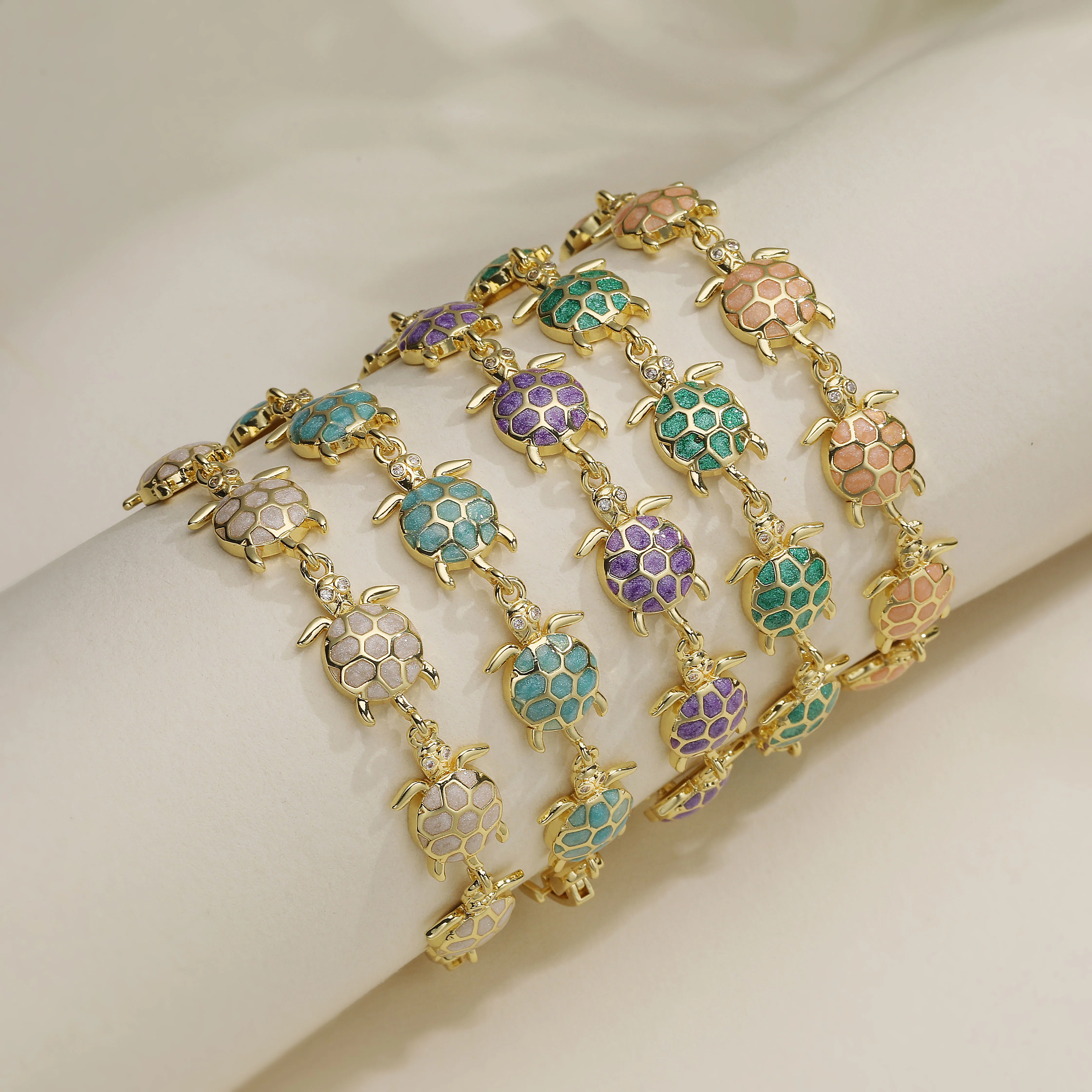 Colorful Enamel Turtle Charm Bracelet with Watch Clasp Minimalist Unisex Beach Jewelry for Couples Gold-plated Brass Material
