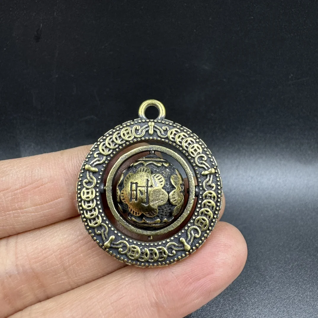

Antique Brass Rotating Globe Accessories Car Keychain Pendant Men's and Women's Bags Pendant
