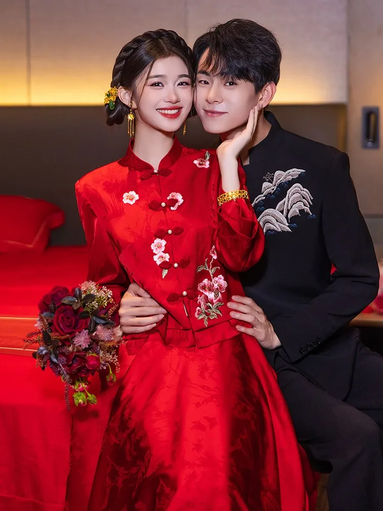 The new Chinese-style wedding and engagement dress small toasting in red