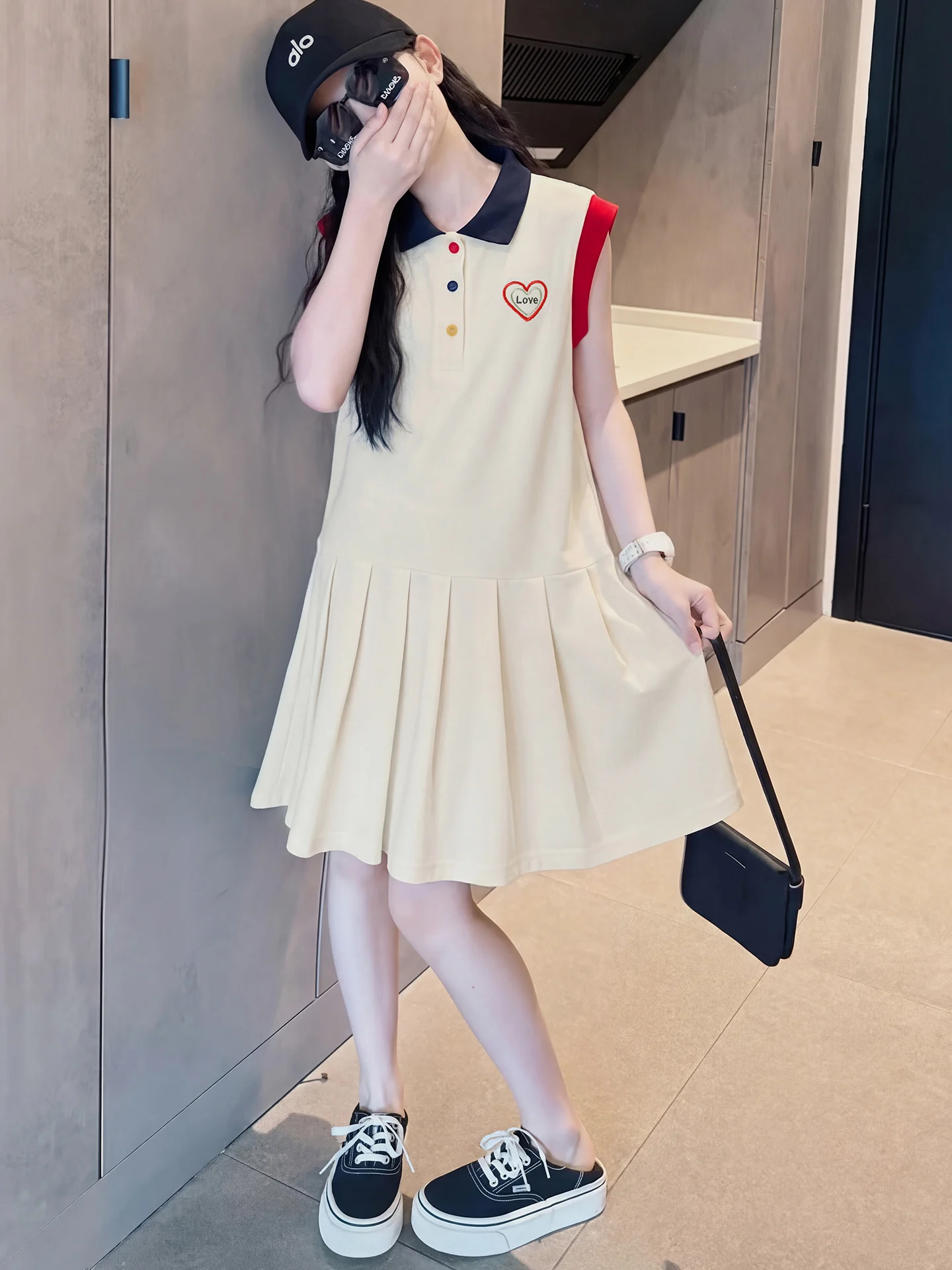 Vestido de Verão Sem Mangas para Meninas, Estilo Uniforme Escolar com Gola , Moda Tendência para Crianças de Médio a Gran...