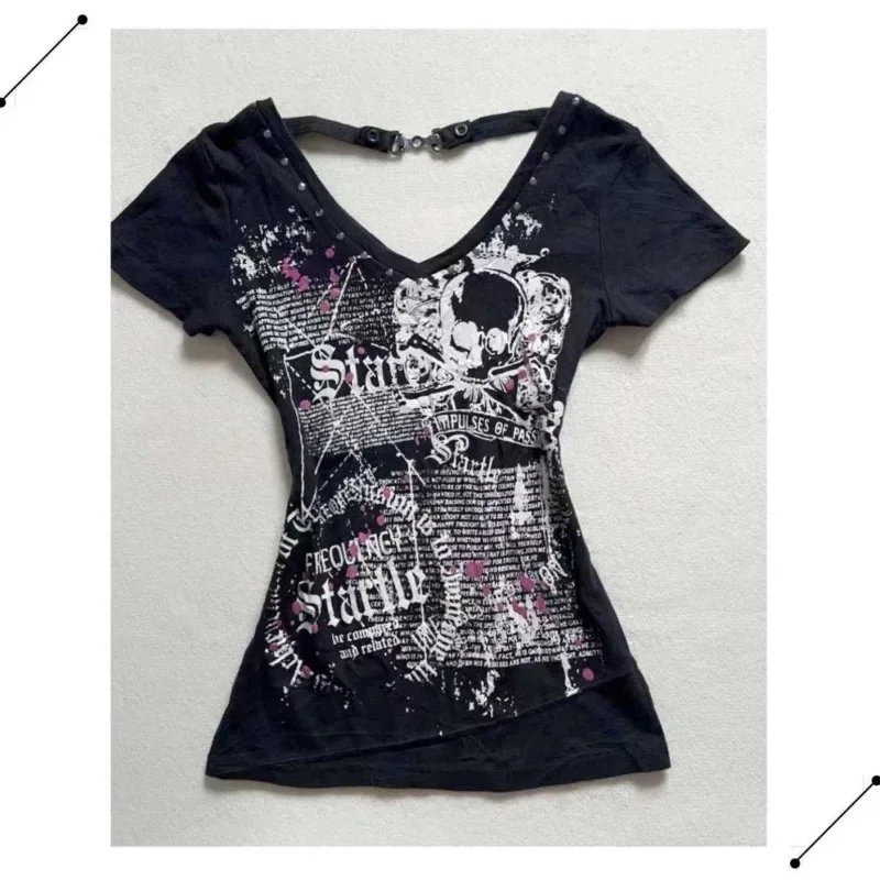 

Rivet V-Neck Slim Fit Short Sleeve Backless Metal Buckle Antique Printed Top 2025 Summer American Vintage Streetwear Tees