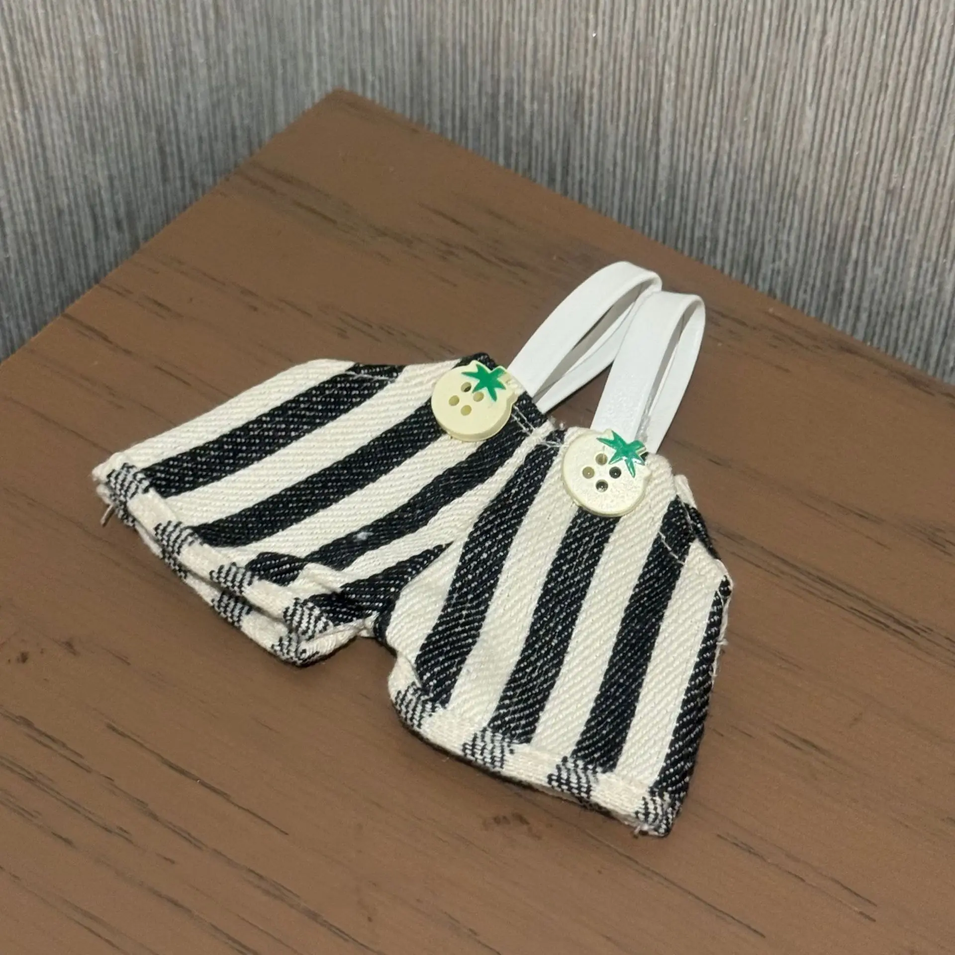 

Labubu 2nd Gen Macaron Party 17CM Labubu Striped Jeans Overalls Cuffed Trendy Labubu Doll Clothing Matching Doll Outfits