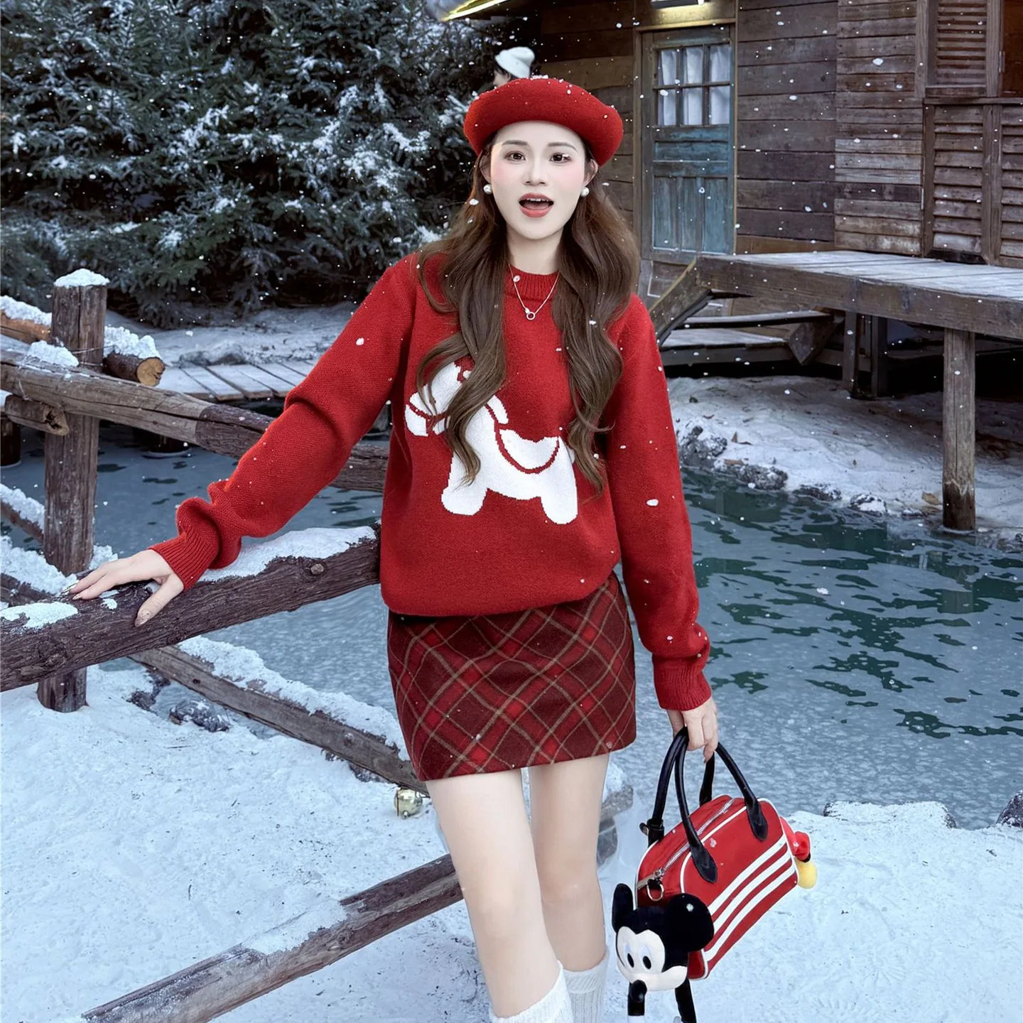 2026 السنة الجديدة الأسرة مطابقة الزي الحصان العام سترة حمراء للآباء أطفال طفل دافئ كم طويل لطيف طباعة هدية عيد