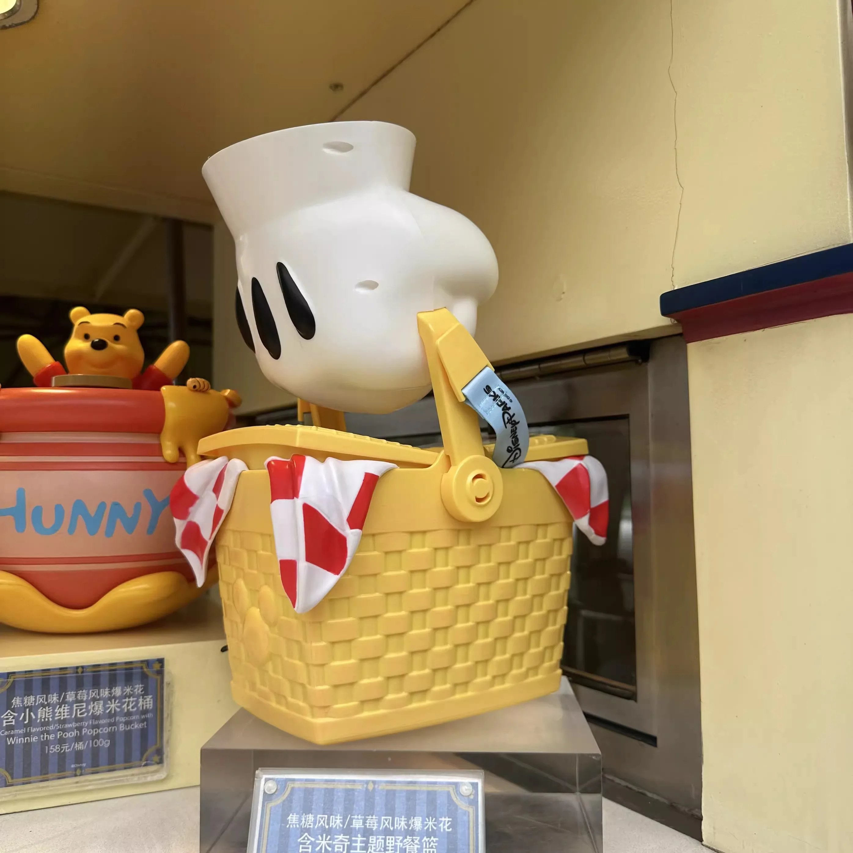 Shanghai Disneyland: Plushie Wind Chimes, Water Cups, Heart-shaped Single-shoulder Popcorn Buckets, Birthday Souvenirs view 4