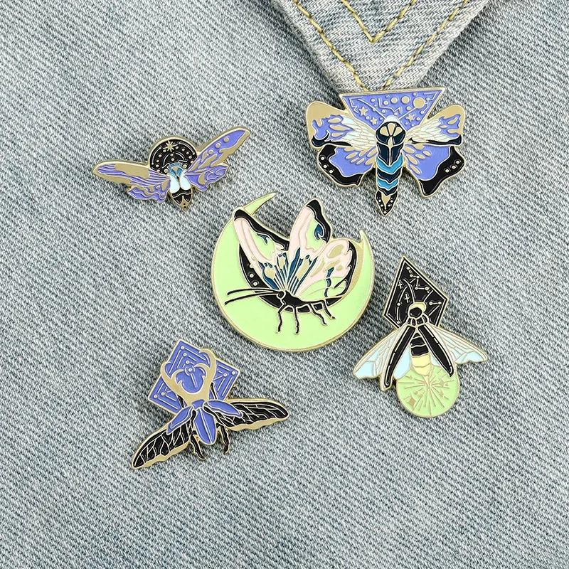 5 Pcs Creative Cartoon Butterfly Brooch Glow-in-the-Dark Jewellery Firefly Glow-in-the-Dark Brooch Badge Pins for Backpacks