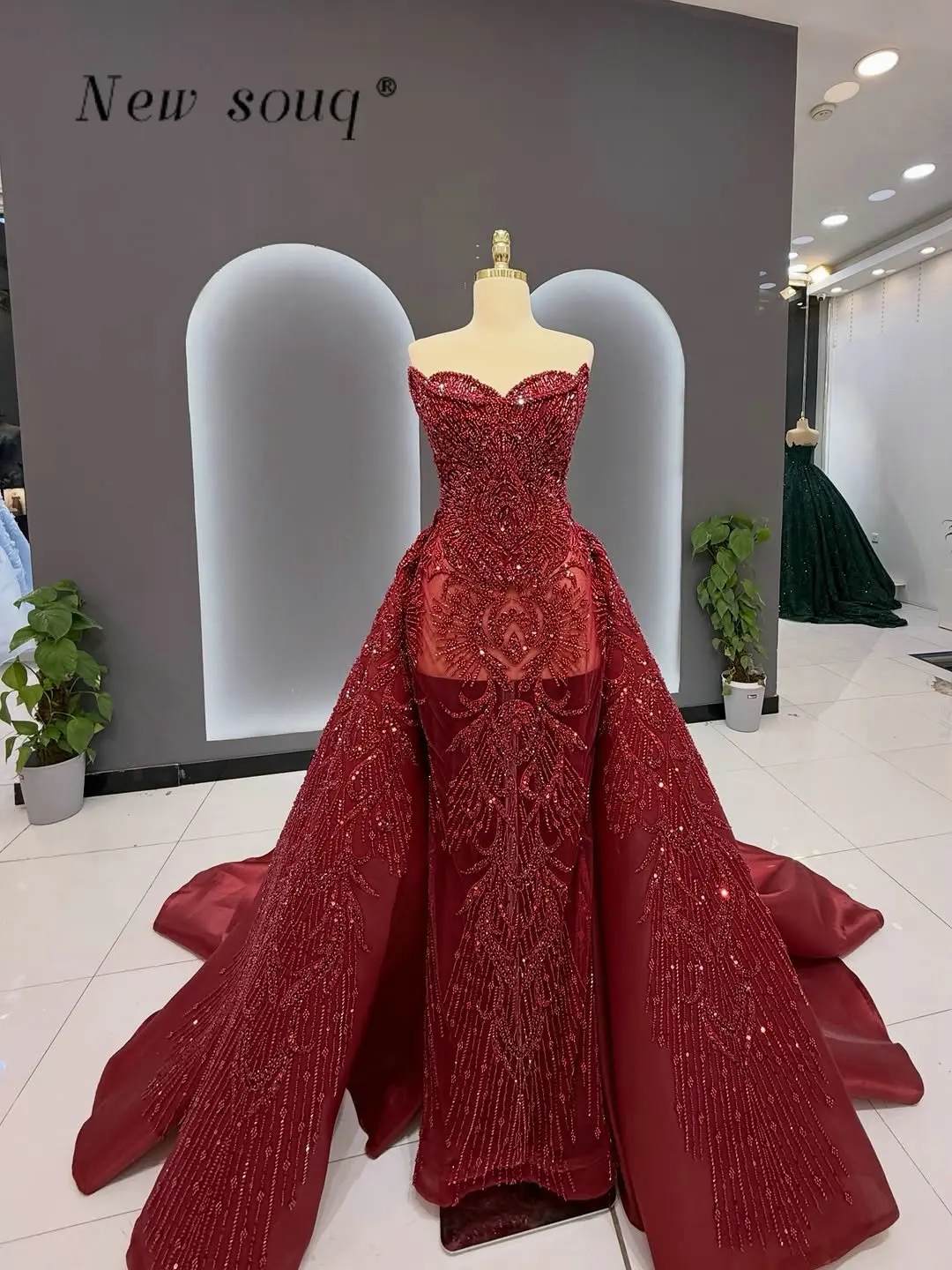 

Бордовое длинное вечернее платье из двух частей с арабской вышивкой бисером, на заказ, с накидкой, для свадьбы и торжеств 2026