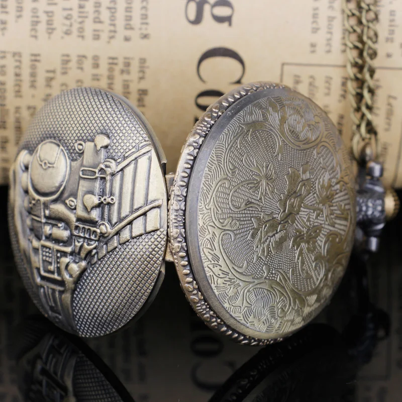 Vintage Bronze Train Quartz Pocket Watches Fob Pendant Pocket Clock Gifts Men Women Retro Accessory Watch Jewelry Gifts