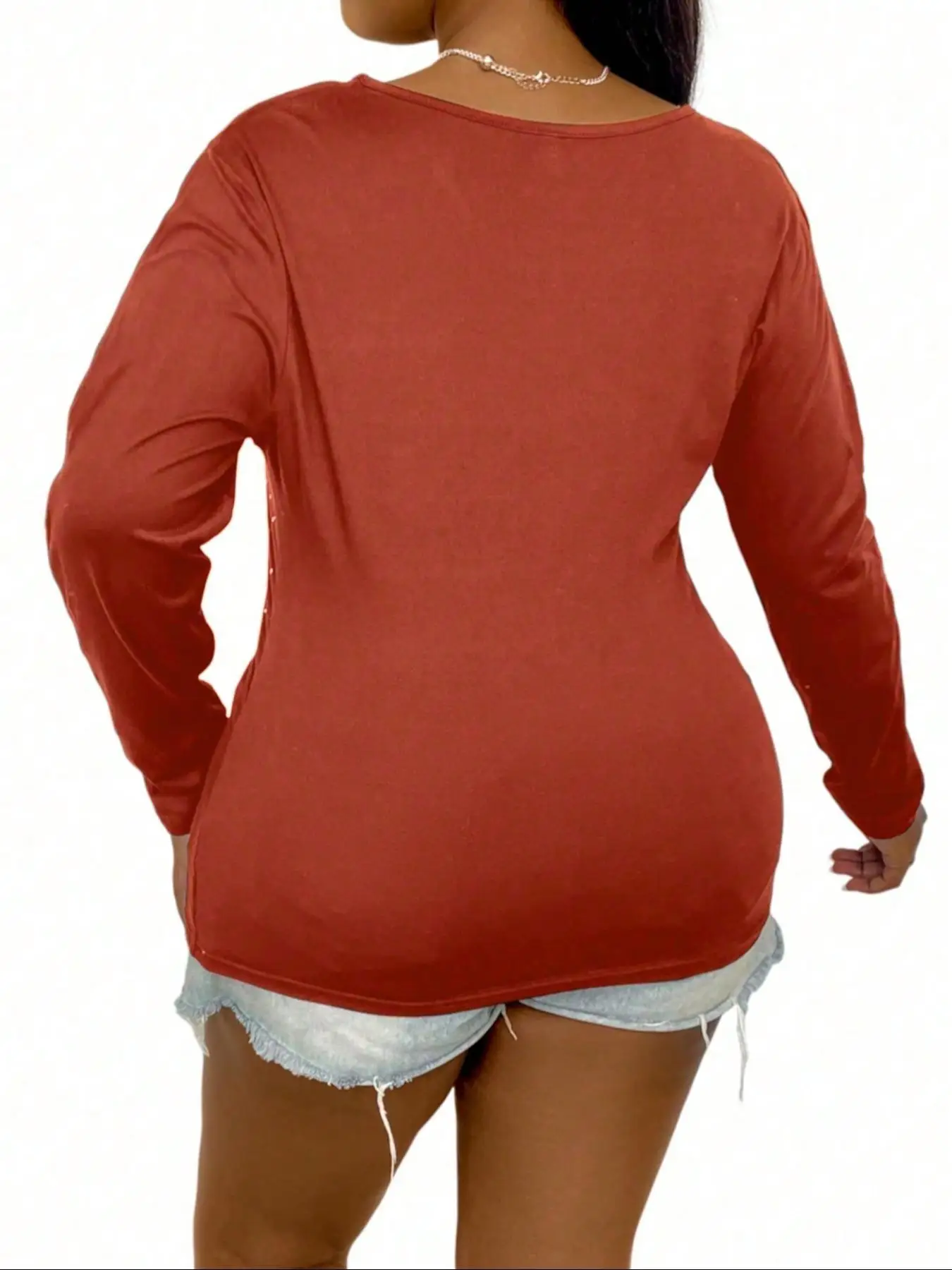 Damska koszulka plus size, wygodny, elastyczny materiał, idealna do noszenia na co dzień i na lato, stylowy krój na każdą okazję.