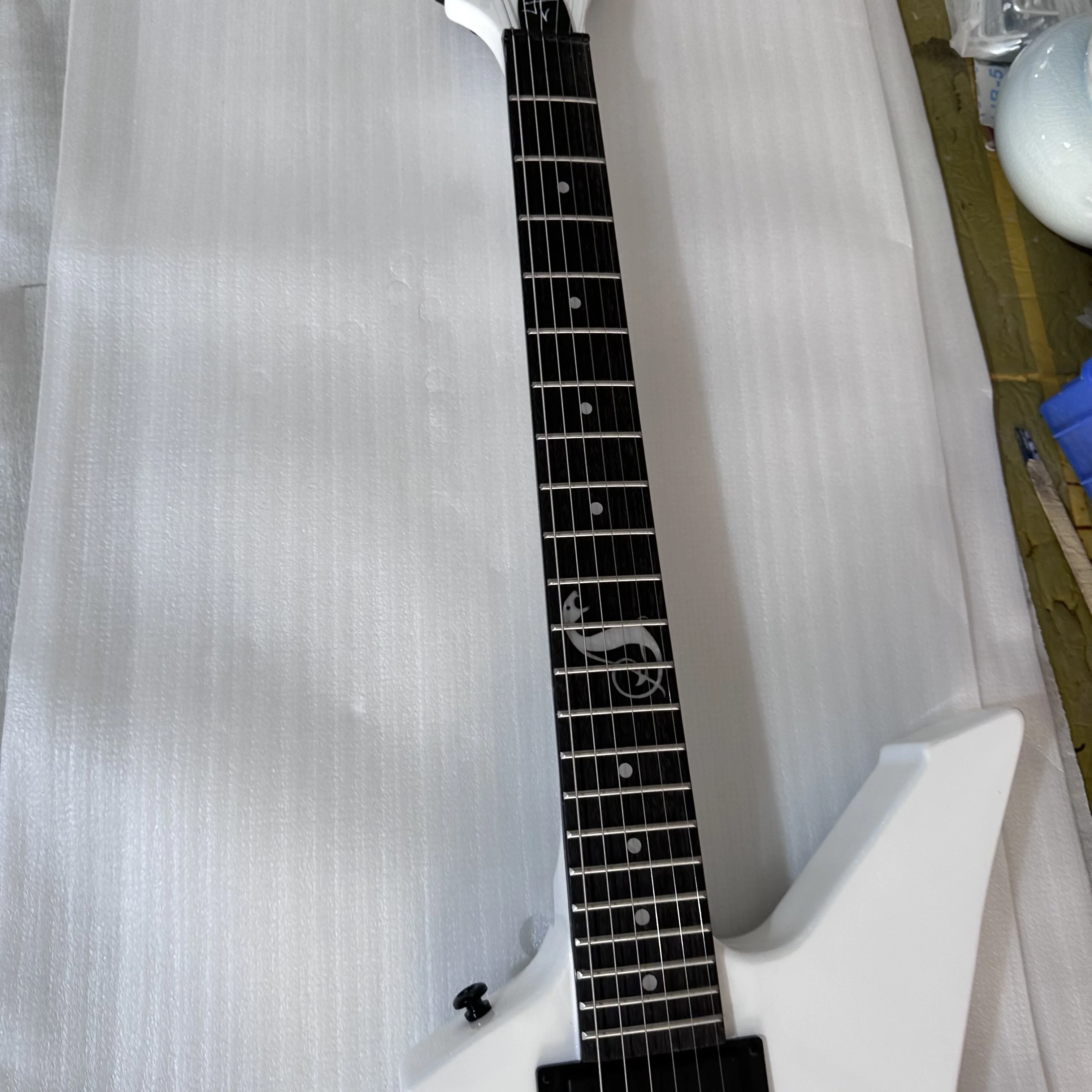 ESP Snakebyte Guitar, Active Pickups, White Color, Rosewood Fingerboard, Body