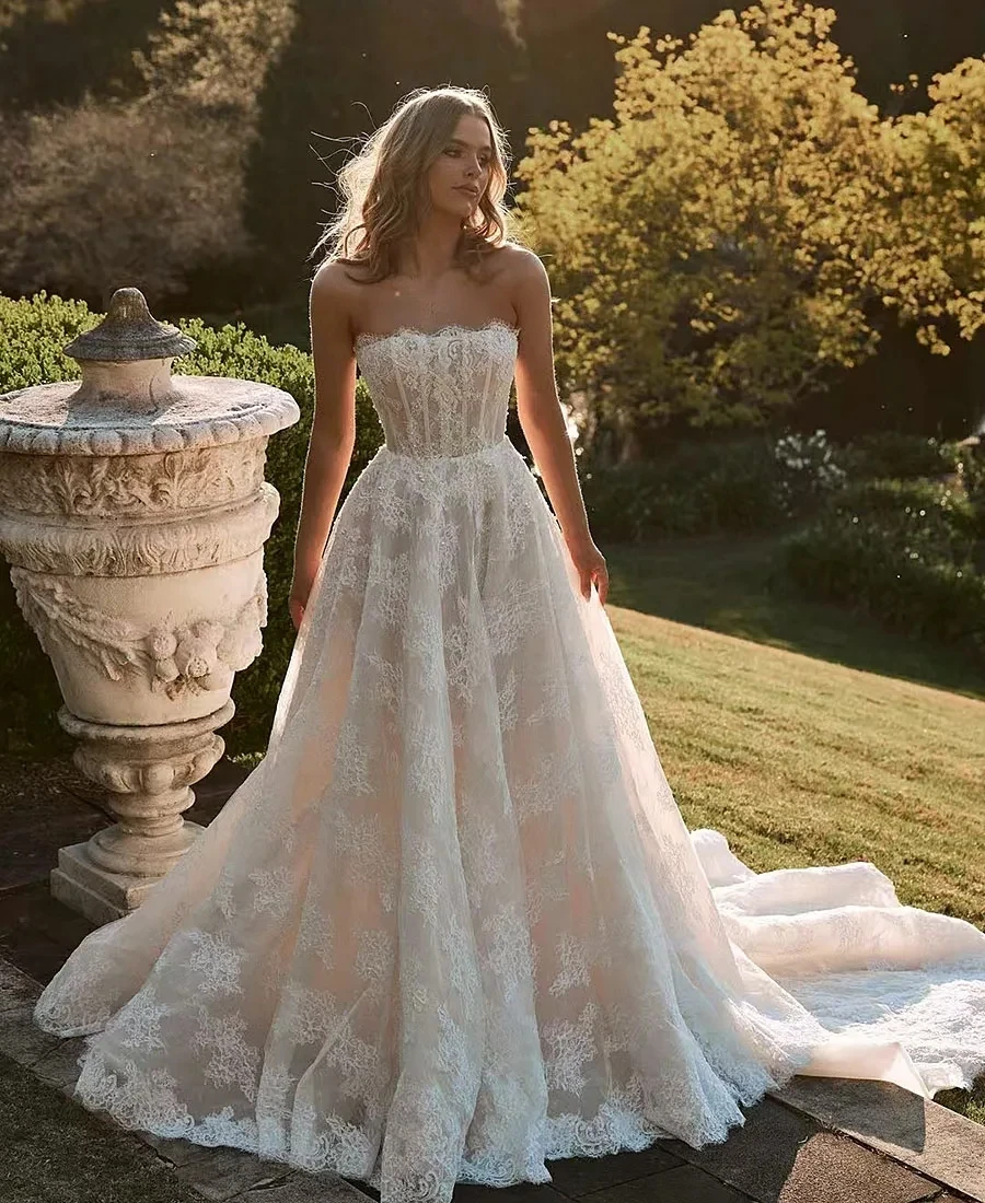 

Vintage A-line Wedding Dress 2025 Strapless Lace Appliques Backless Long Train Bridal Bride Gowns Vestidos Noiva Robe De Mariee