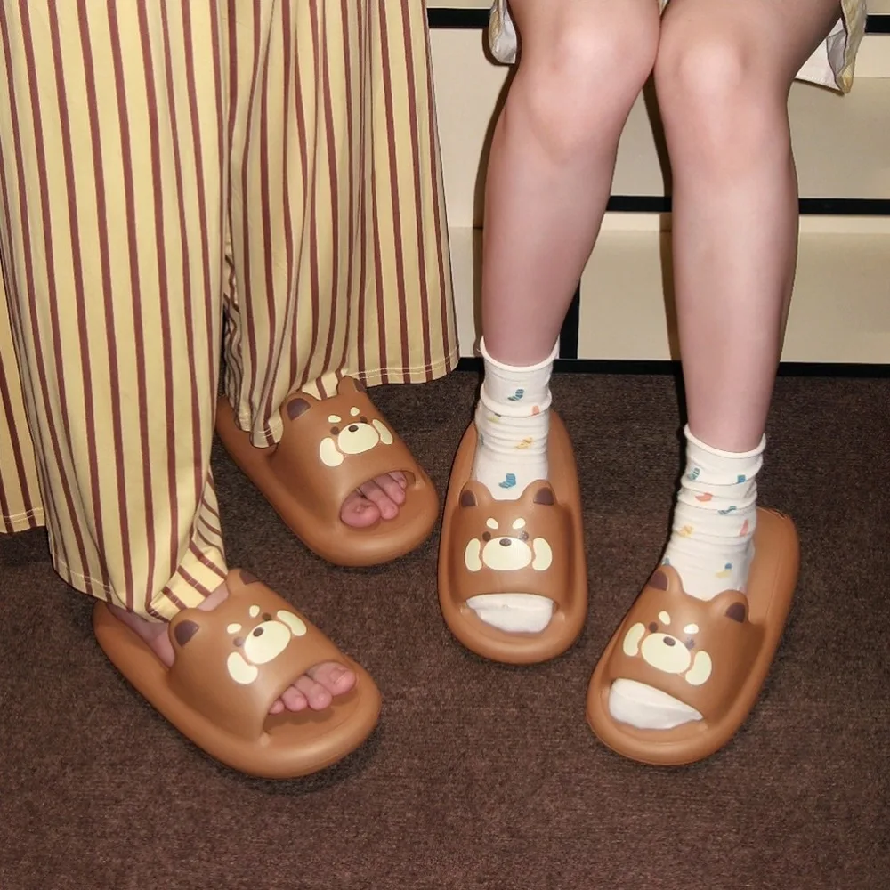 Gezellige creatieve rode panda pantoffels zachte bodem antislip rode panda EVA pantoffels cartoon schattige kawaii dierglijbanen unisex