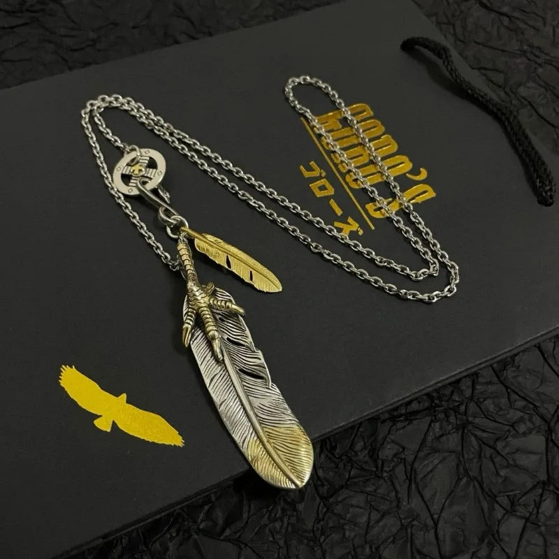 

Japan Tide Takahashi Goros Vintage Eagle Claw Feather Pendant Necklace with Small Gold Feather Fashion Couple Versatile Hip-hop