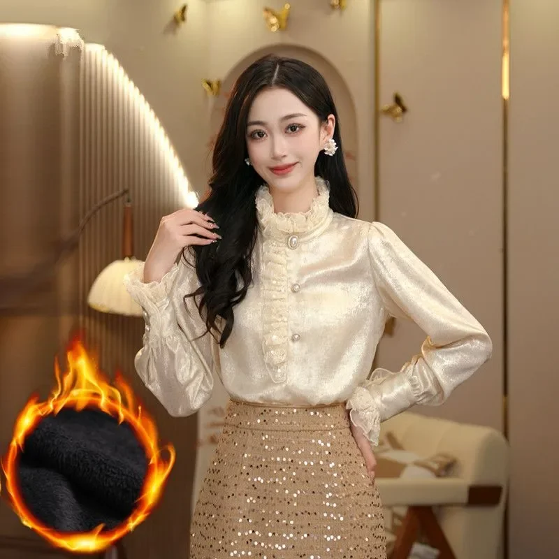 

Women's New Velvet Top Layered with Long-sleeved Shirts Has a Unique Design