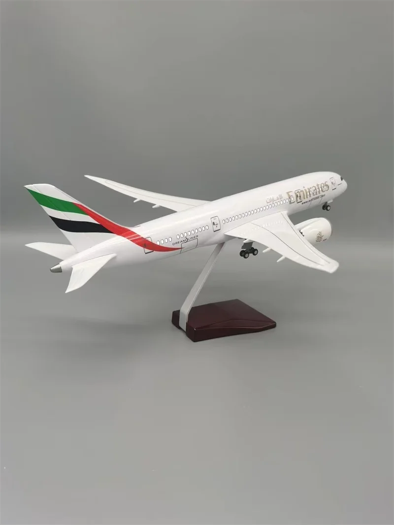 2024ใหม่โมเดล Diecast เอมิเรตส์ B787ทางเดินหายใจเครื่องบินเรซินน้ำหนักเบาและล้อของเล่นสะสมสายการบินใหม่