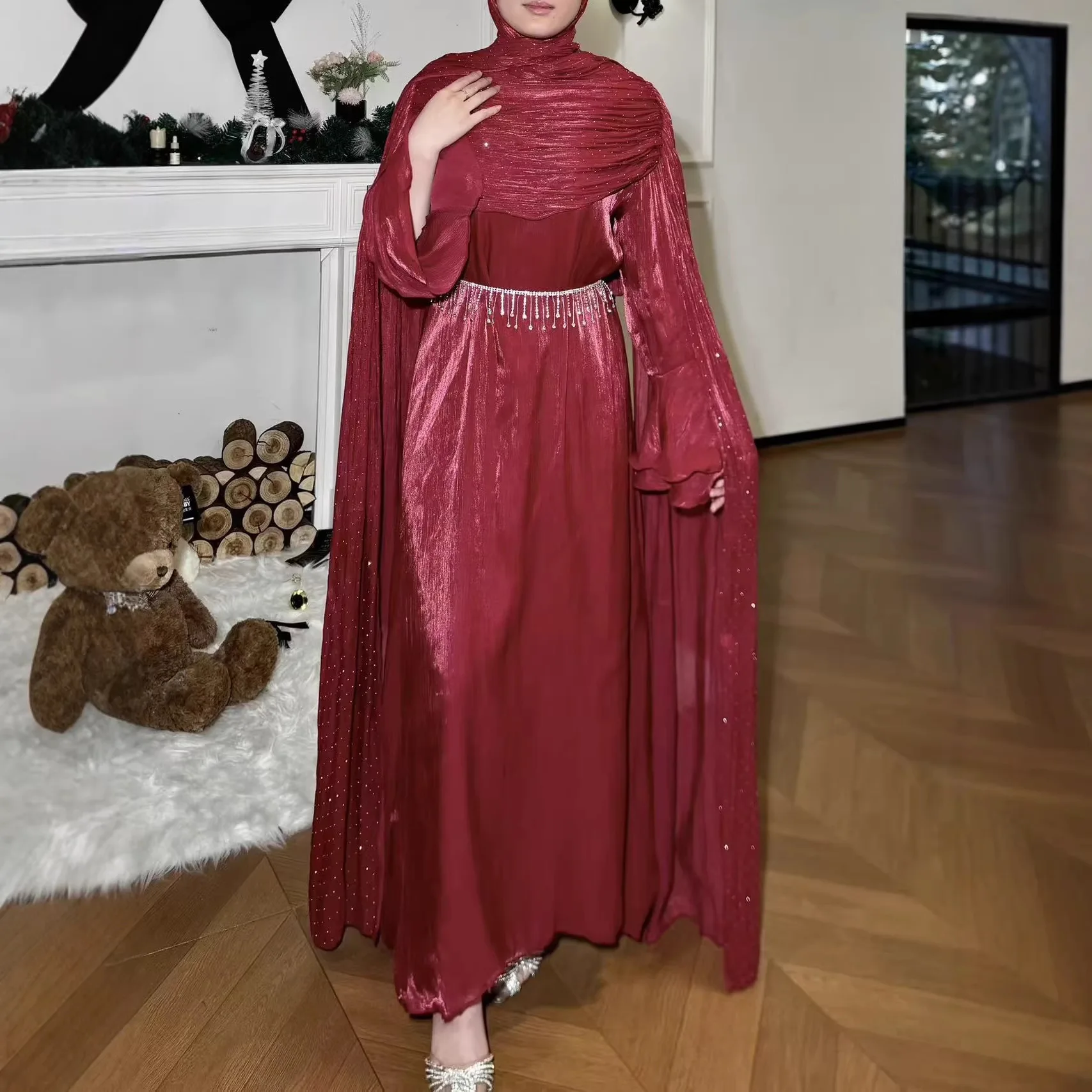 

Shiny Luxury Party Dress Elegant Pleated Cape Evening Gown for Middle East Wedding 3 Pcs Set Dress with Cape and Scarf