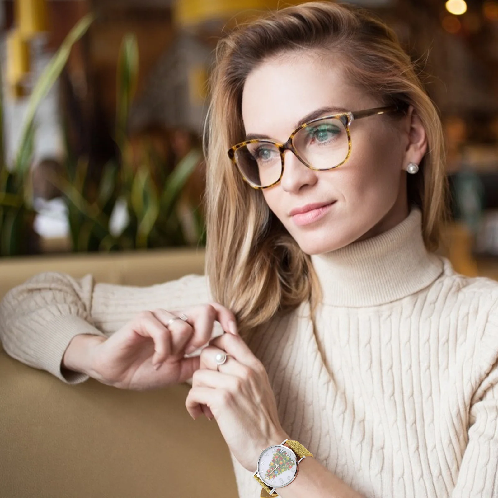 1 قطعة ساعة اليد السيدات شجرة عيد الميلاد نمط خفيفة الوزن المرأة ساعة أنيقة هدية عيد الميلاد الطلاب مشاهدة السيدات ساعة اليد