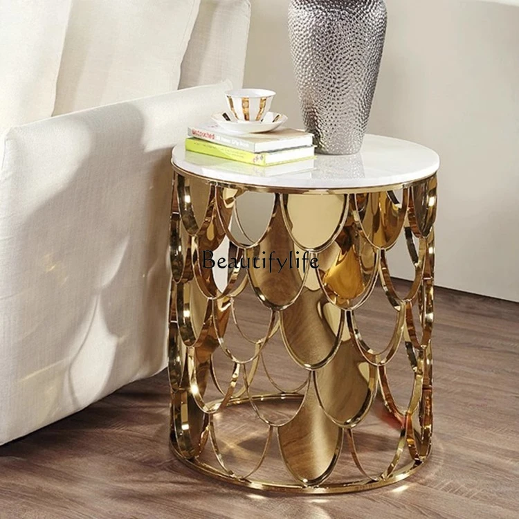 أريكة شمالية فاخرة خفيفة على شكل سمكة طاولة قهوة صغيرة بسيطة من الفولاذ المقاوم للصدأ لغرفة المعيشة مصممة للهاتف المحمول طاولة مستديرة صغيرة #2