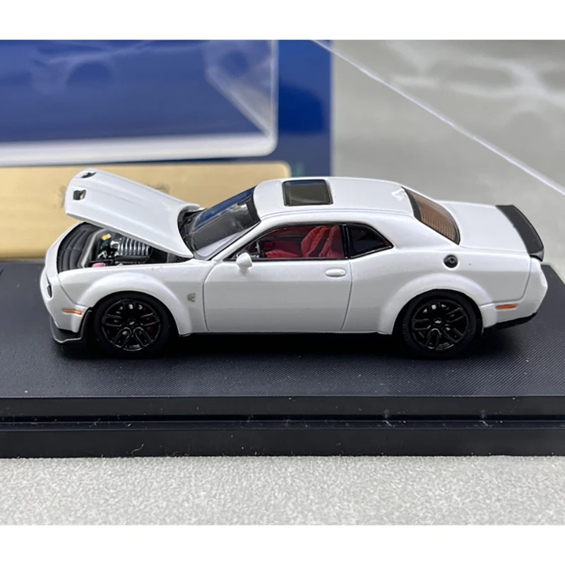 Diecast Model Car 1/64 Size Dodge Challenger SRT Hellcat Alloy Car Model Collection Toys for Boys Gift