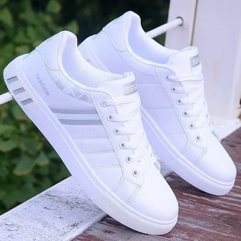 Herensneakers Nieuwe mode witte casual sportschoenen voor heren Originele lichtgewicht platte tennisschoenen met veters Zapatillas De Hombre