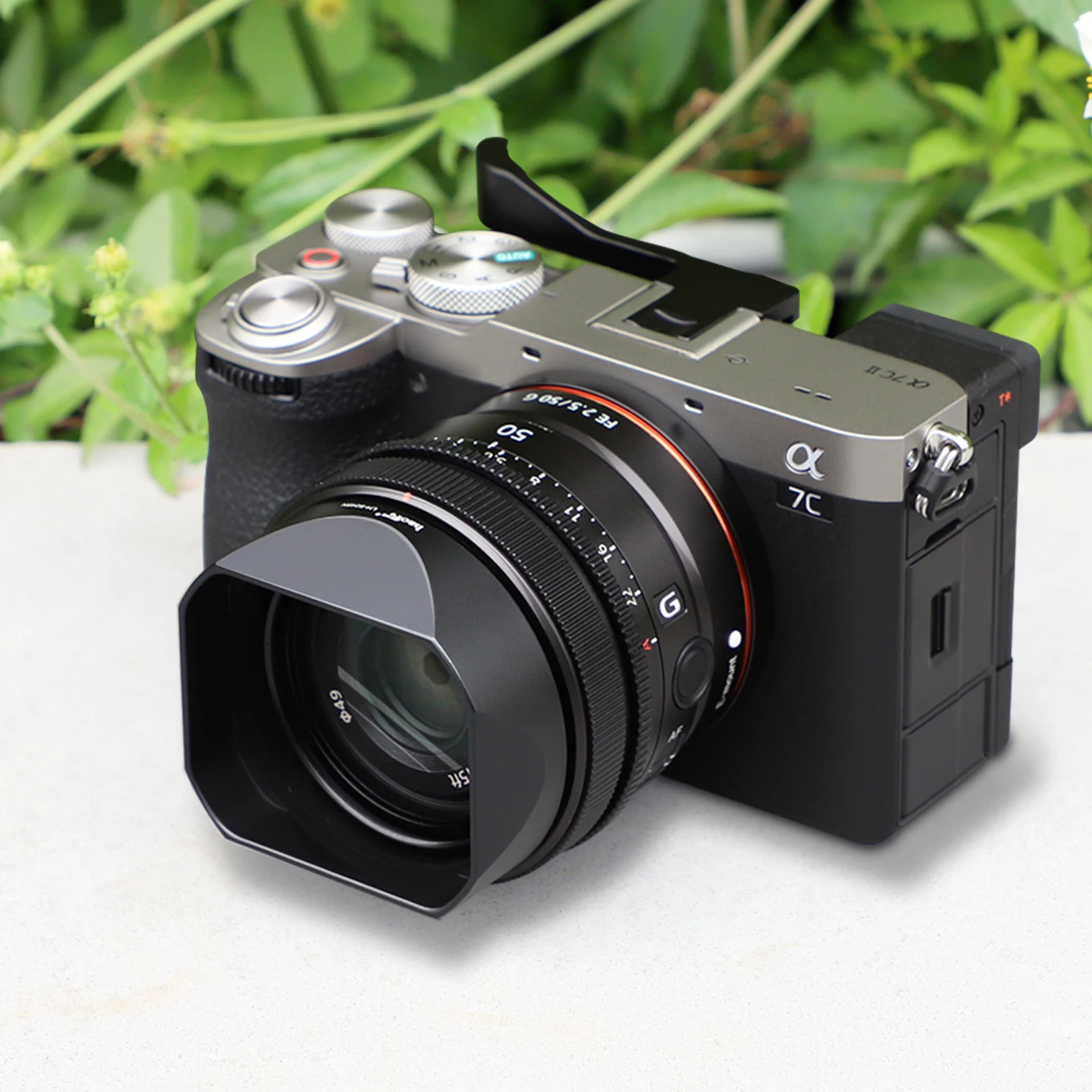 Haoge Bayonet Square Metal Lens Hood for Sony FE 40mm F2.5 G （FE 2.5/40 G） Lens Shade with Cap on Sony A7C A7R4 Camera