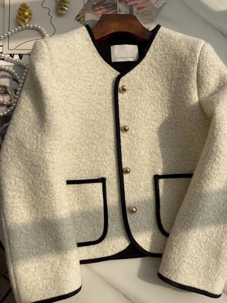 

2025 Spring New Elegant Style White Small Fragrant Coat For Women, Short And Tall, High End Western Style Top