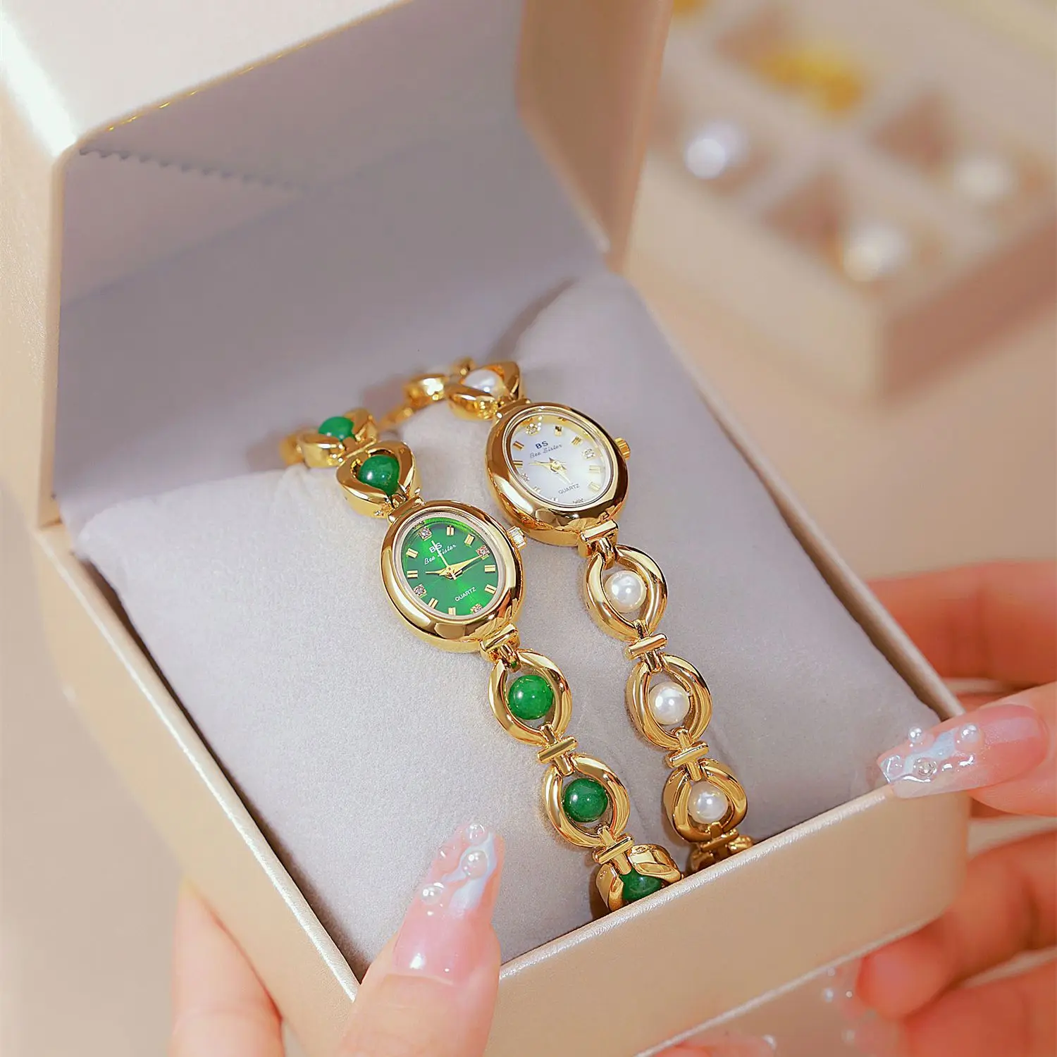 

UTHAI Women's Watch Light Luxury Brand Green Jade Jade Crystal Bracelet Versatile Female Fashion Bracelet Quartz Clock Watches