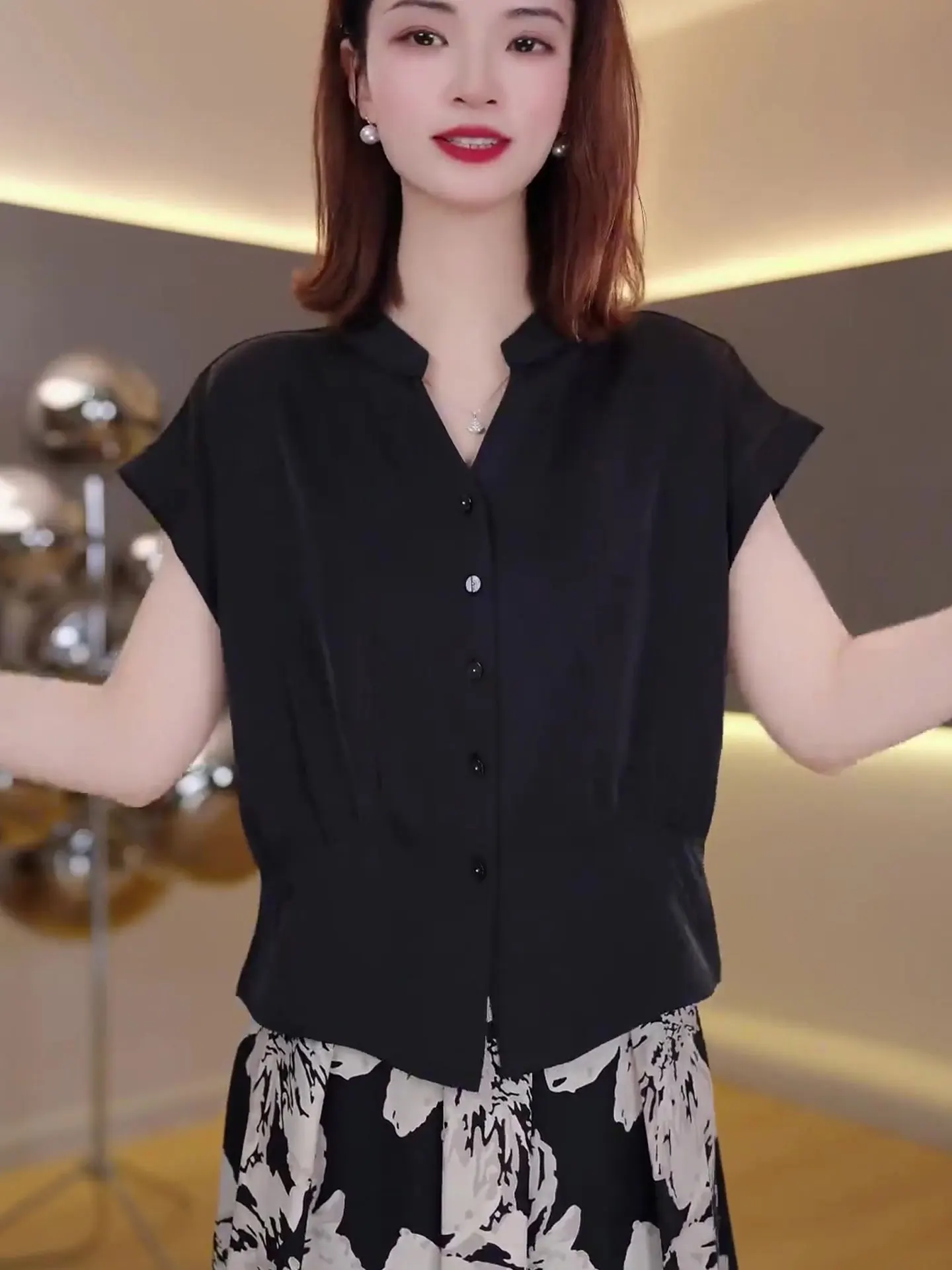 

Женская модная повседневная блузка Ele с одной пуговицей, свободного кроя, корейский стиль, лето 2025, однотонная, с коротким рукавом