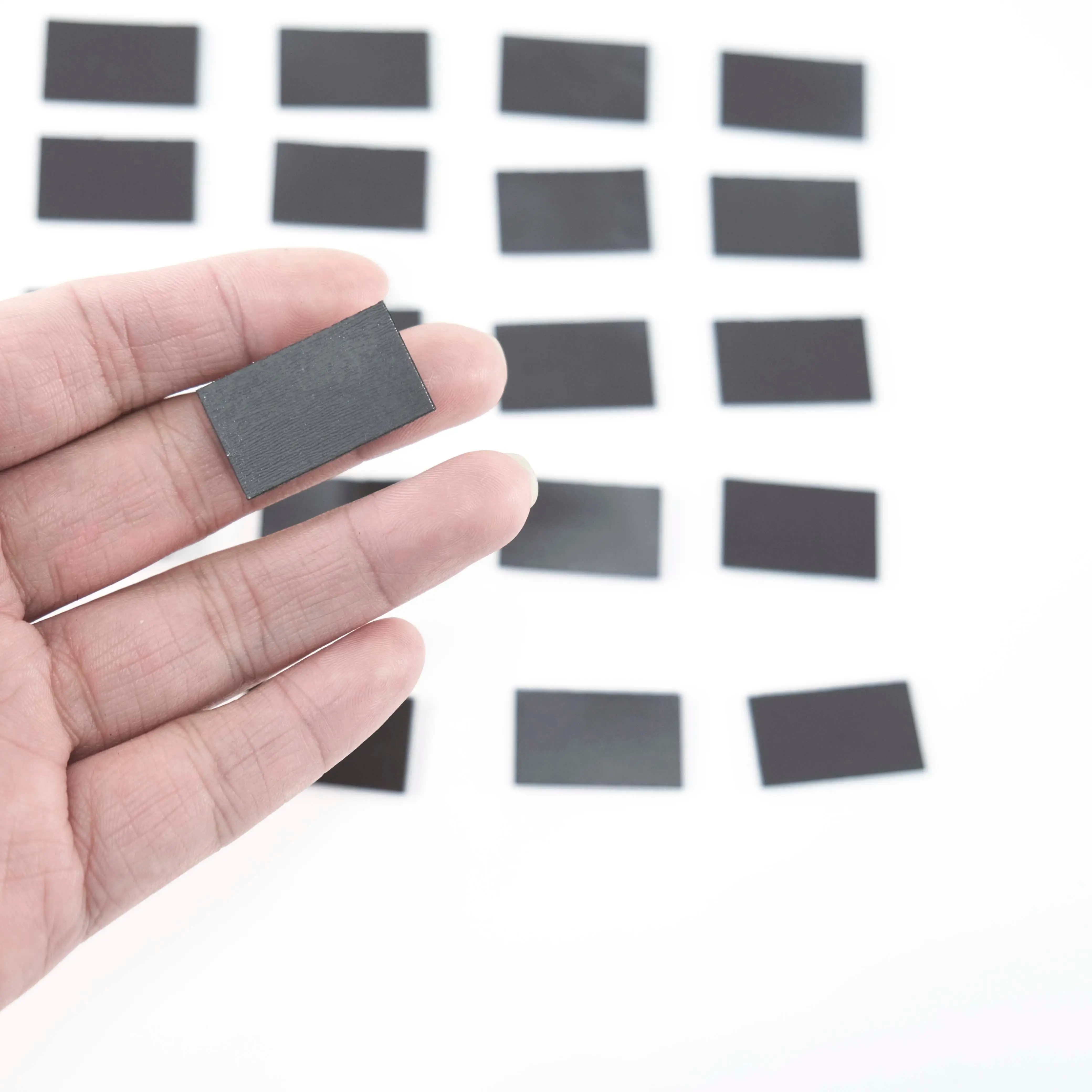 Nastro magnetico in gomma da 20 pezzi per poster fotografici per frigorifero Etichette aziendali Nastro autoadesivo magnetico Striscia magnetica flessibile