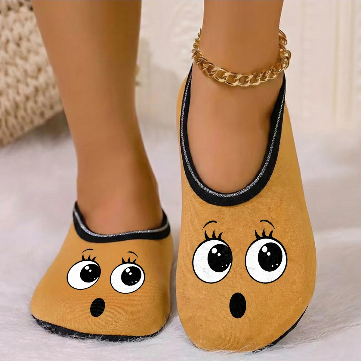 مناسبة لجميع المواسم، طباعة تعبيرية لطيفة، مخمل رفيع، مسامي، مرونة عالية، أرضية مضادة للانزلاق، شباشب للزوجين