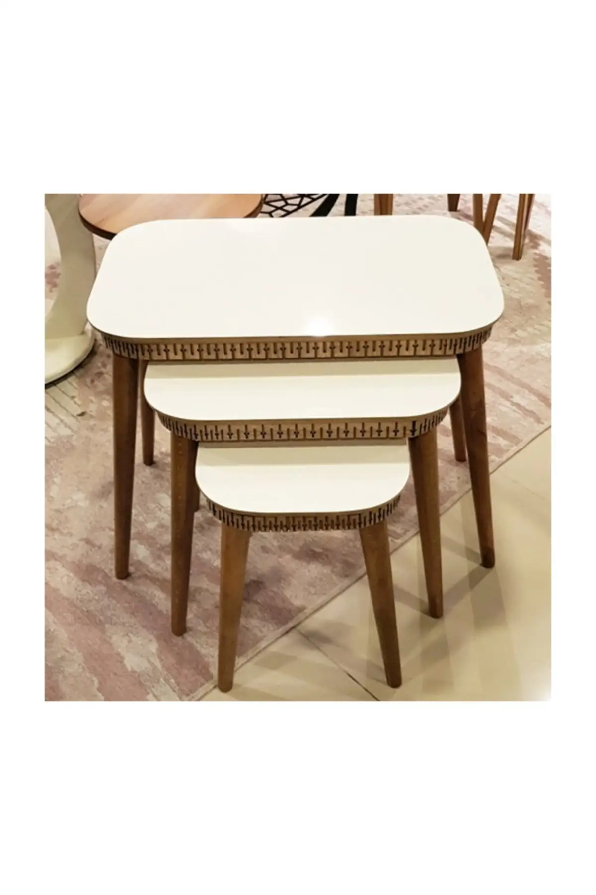 Table basse de taille moyenne, 3 pouces, bordure décorée