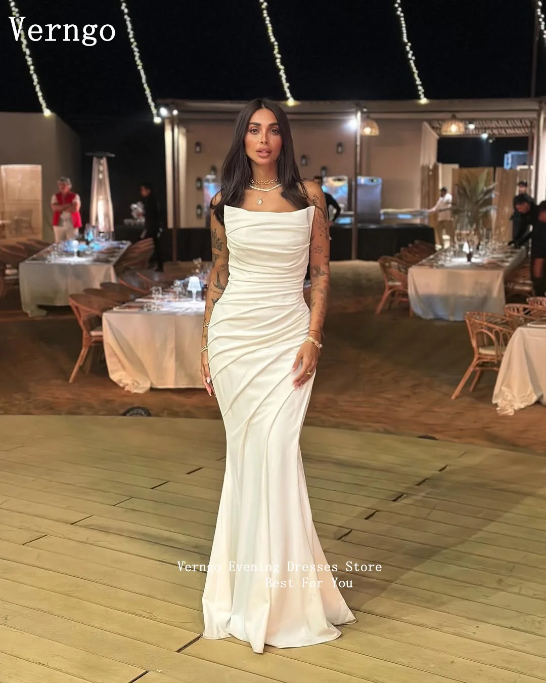 Verngo สีขาวซาตินชุดราตรี Strapless Mermaid Pleat อย่างเป็นทางการชุด Elegant ดูไบอย่างเป็นทางการชุดที่กําหนดเอง