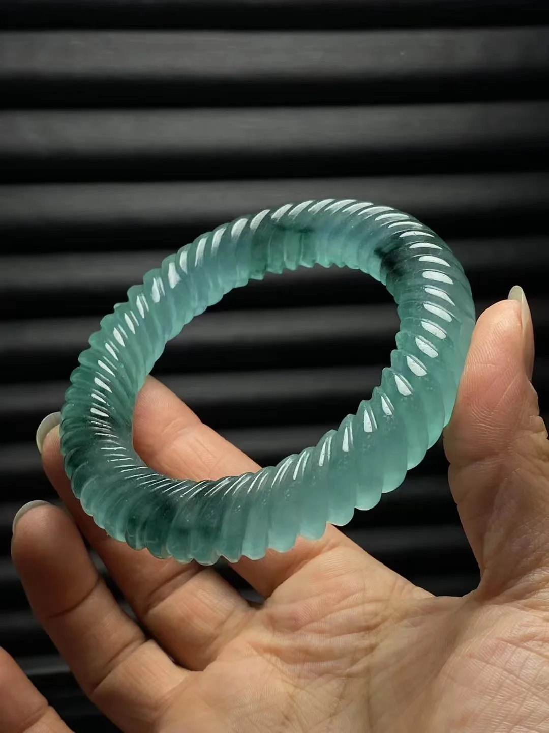 Newest Ice Permeating Floating Blue Jadeite Handring Round Jade Bangles Hand carved screw style Quality Bracelet Fine Jewelry