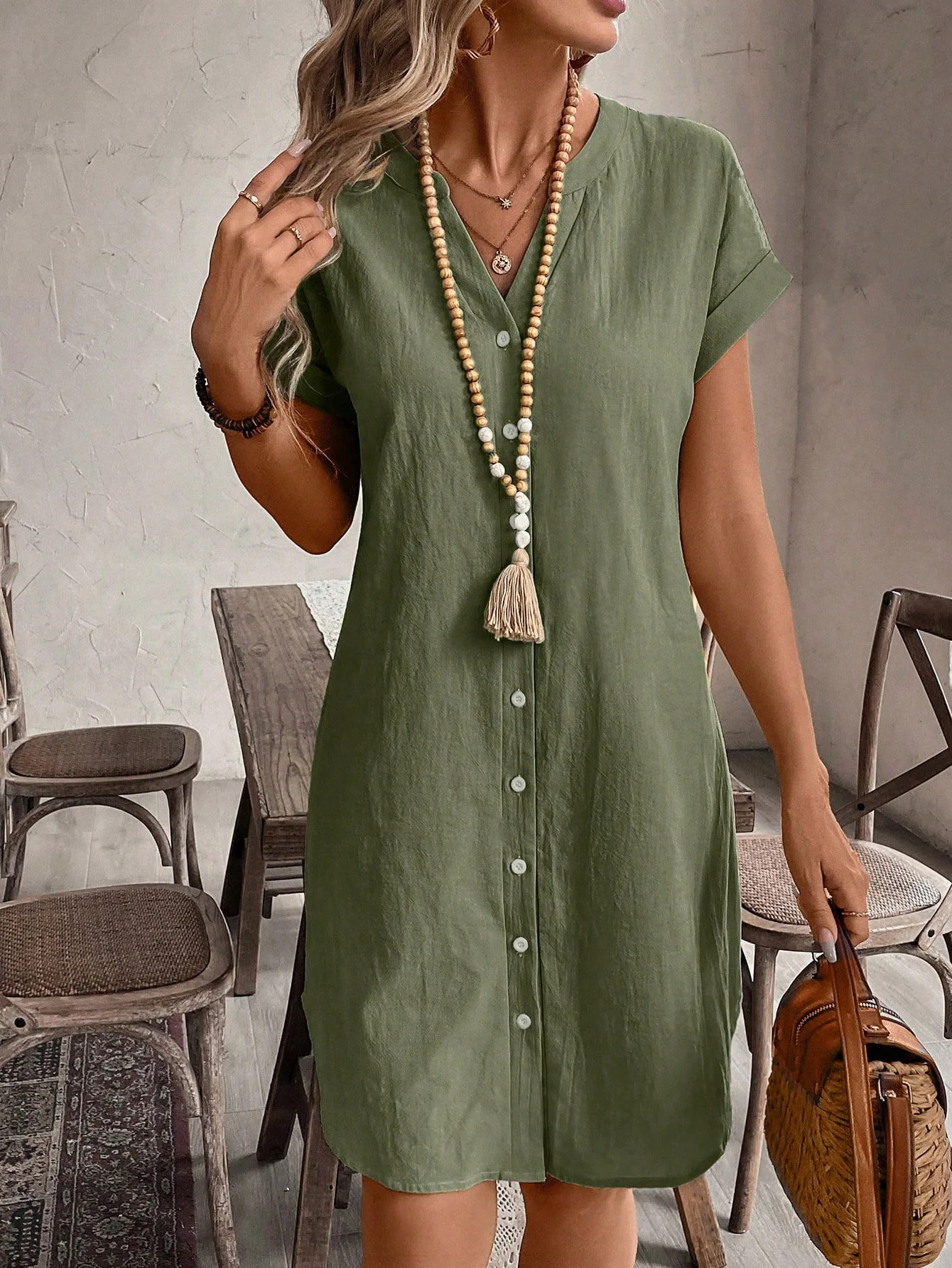 Einfarbiges Hemdkleid mit gekerbten Knöpfen vorne und Fledermausflügelärmeln