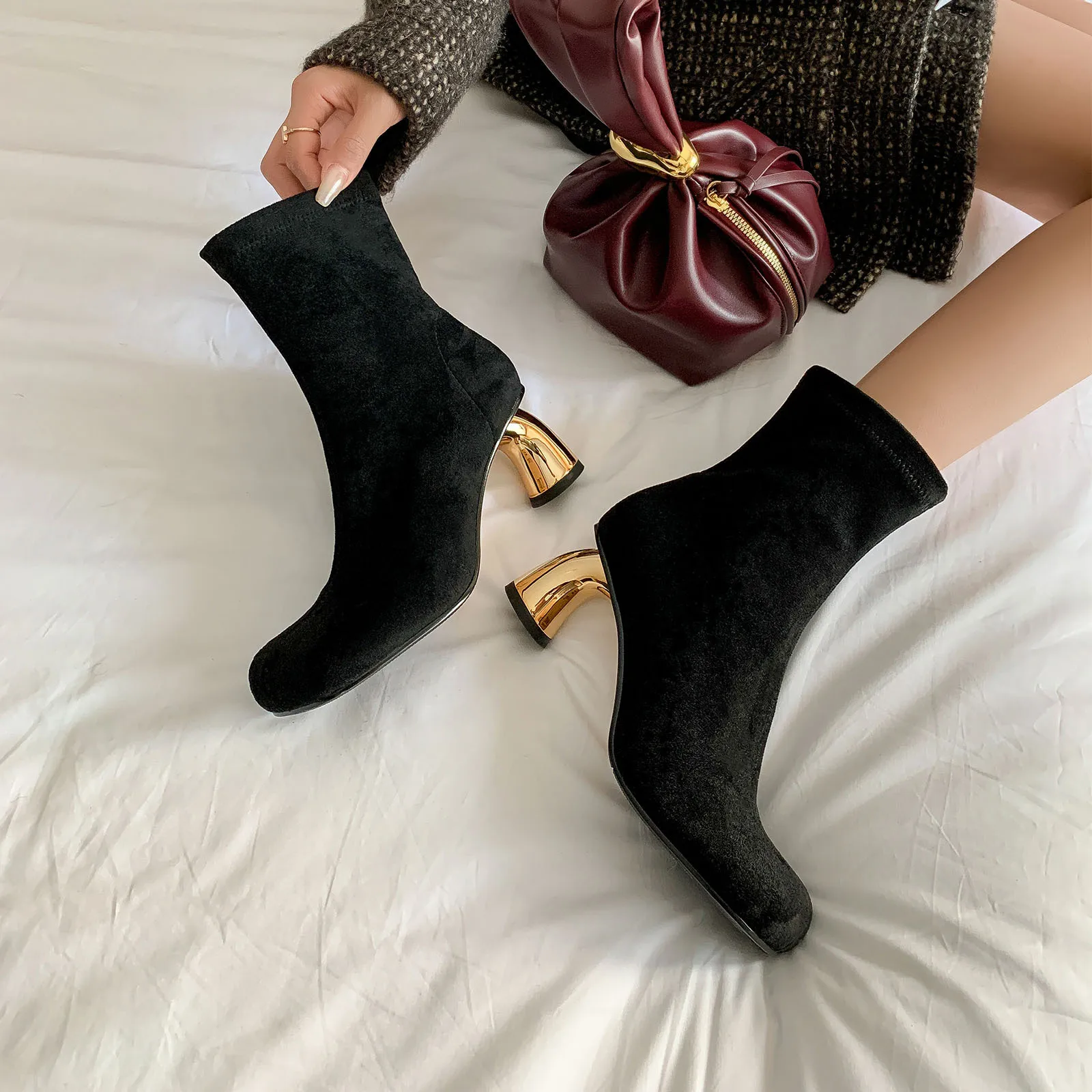 

Arden Furtado 2024 Suede Alien heel Short boots Square-head Side zipper High-heeled Modern boots Elegant Large size boots