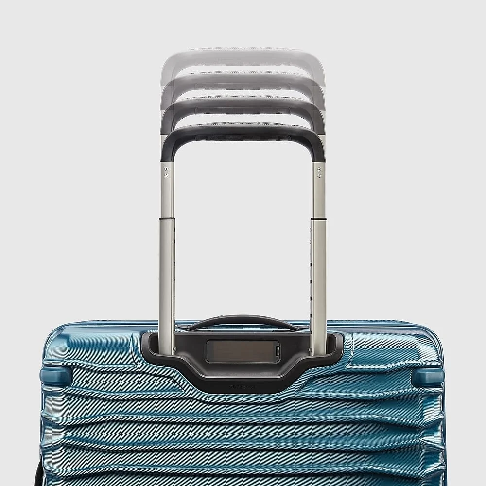 Расширяемый чемодан с твердой поверхностью и двойными вращающимися колесами. Эргономичная система тяги. Прочный корпус из поликарбоната. Надежные молнии для путешествий.