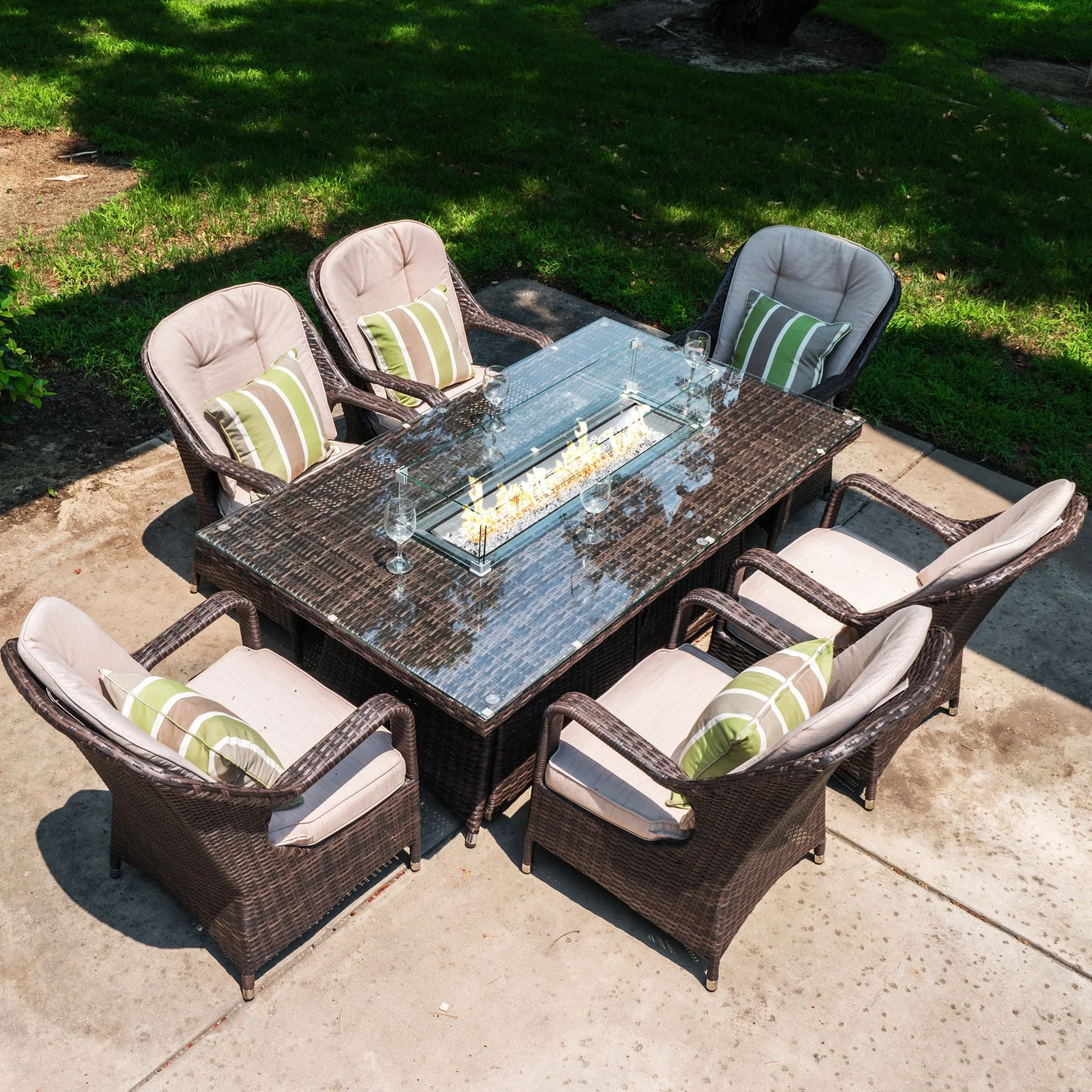 Modern Courtyard Dinging Set Outdoor Rattan Furniture Patio Wicker Chairs With Fire Pit Table Garden Table And Chair Sets