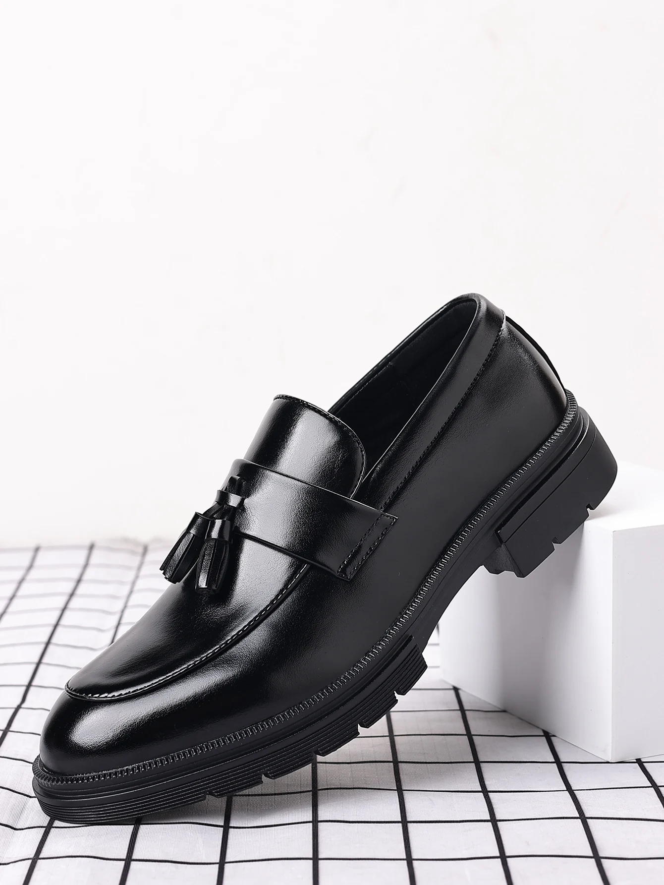 

Новые деловые повседневные кожаные туфли Blok для мужчин, удобные и дышащие, с кисточками, комплект обуви в один шаг, удобные на ногах