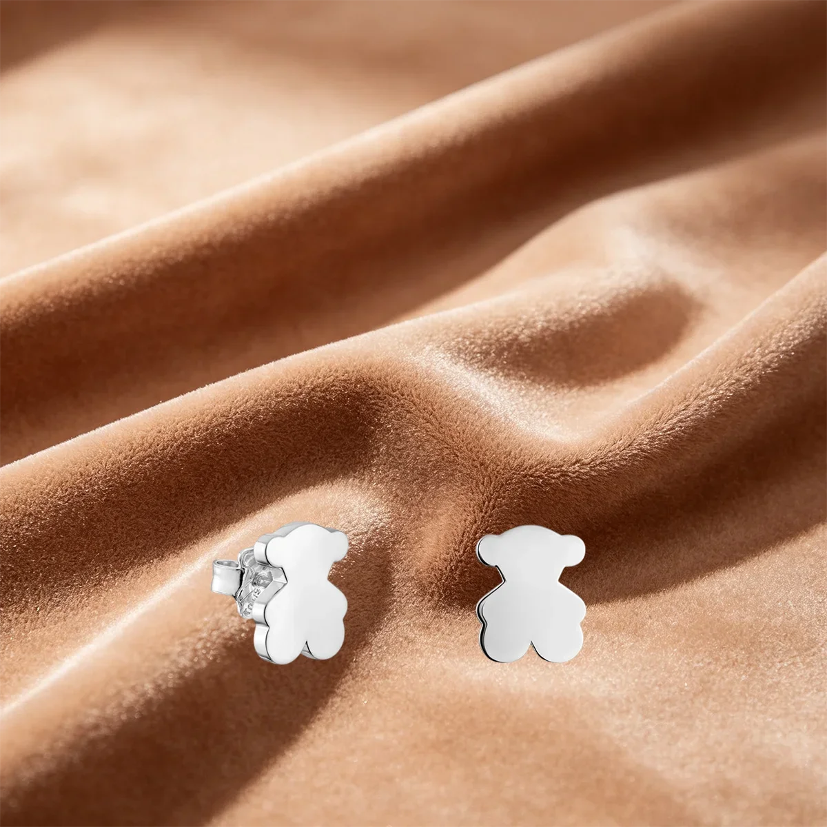 Pearl & Heart Accent Ear Studs Textured Hoop Design Soft Gentle Aesthetic Great For Everyday Wear & Thoughtful Small Gifts