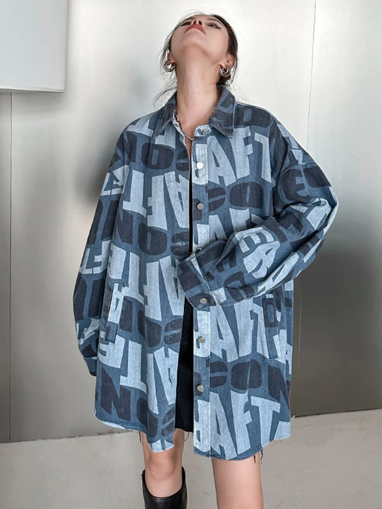 [EAM] Loose Fit Blue Letter Printed Denim Big Size Jacket New Lapel Long Sleeve Women Coat Fashion Spring Autumn 2024 1DH1046