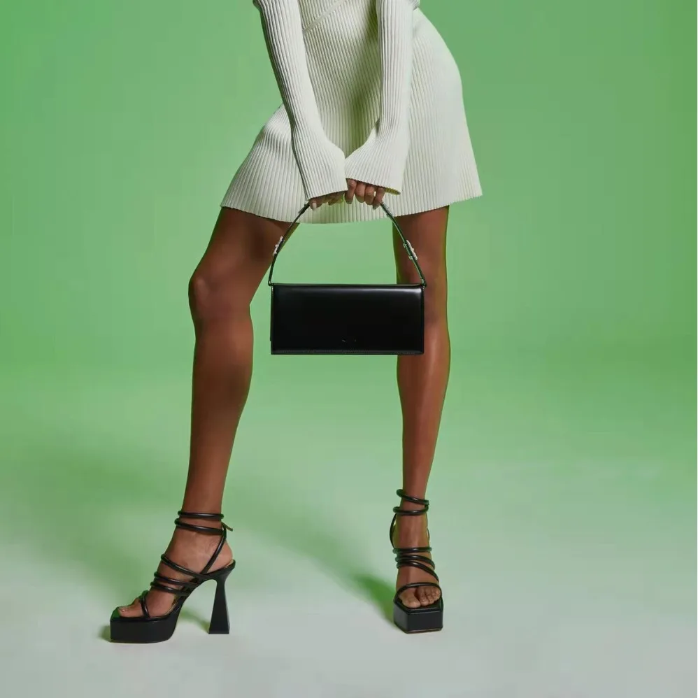 جلد ناعم مربع الأصابع منصة سميكة عالية الكعب لون نقي حزام كبير الحجم الصنادل المألوف المنصة حزام واحد الأحذية