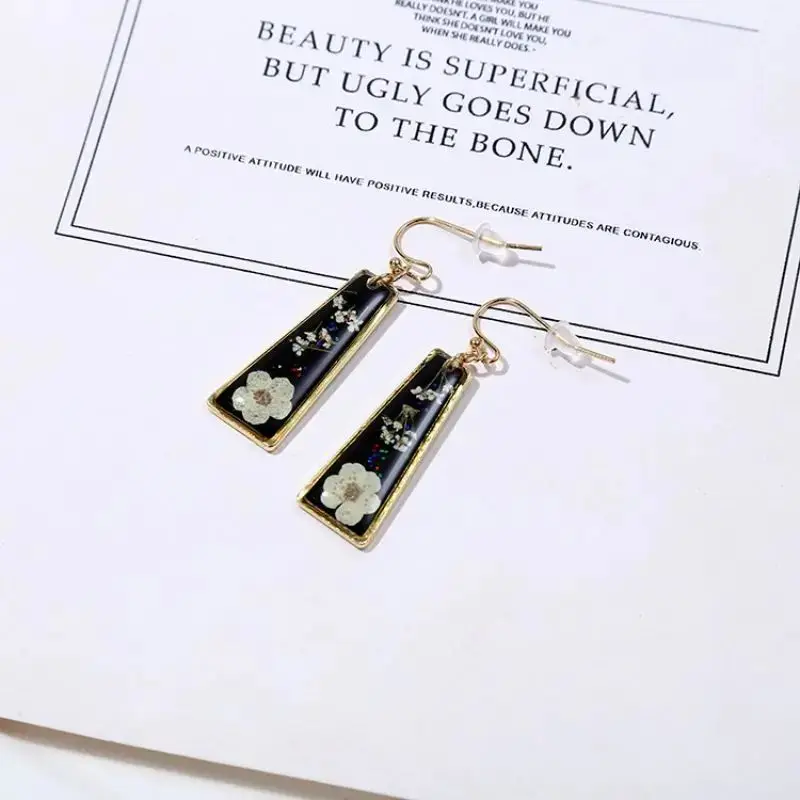 Elegant Pressed Flower Earring For Women Sweet Real Flower Natural Earrings Creative Handmaking Epoxy Resin Flower Earrings 2024