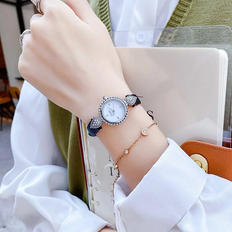 UTHAI Women Watch Light Luxury Brand Shell Faced Diamond Watches Waterproof Leather Strap Ladies Fashion Quartz Wristwatch gift