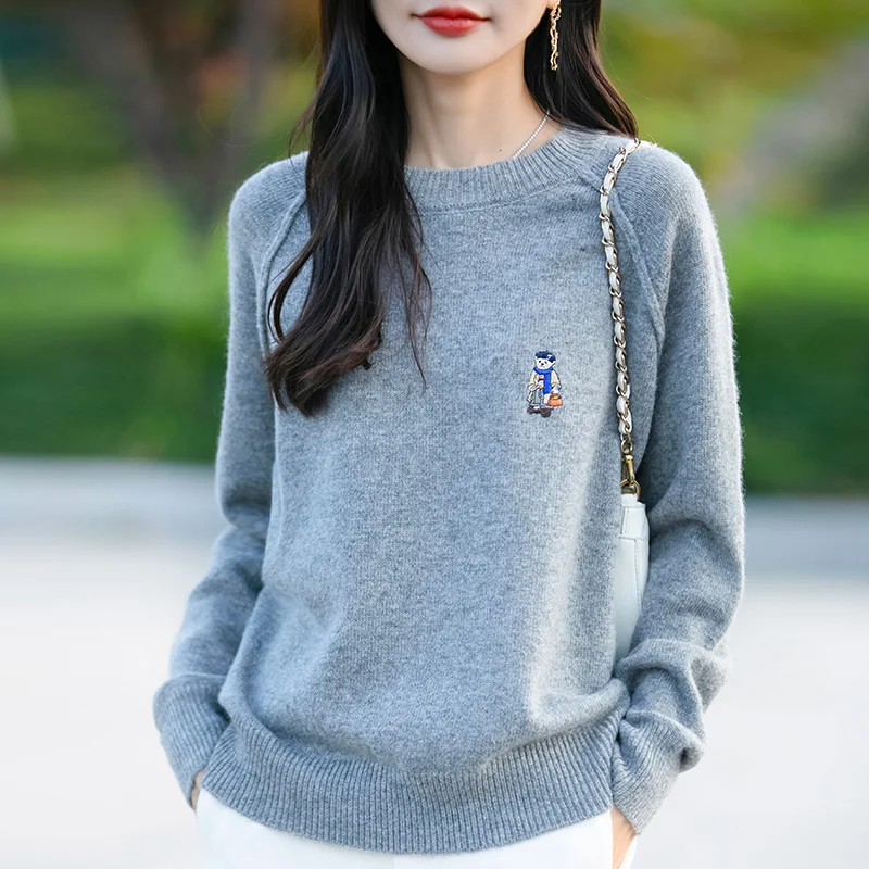 2024 Autumn and winter New Thick Cashmere sweater Women loose long sleeved Embroidered Little Bear Cashmere sweater Women