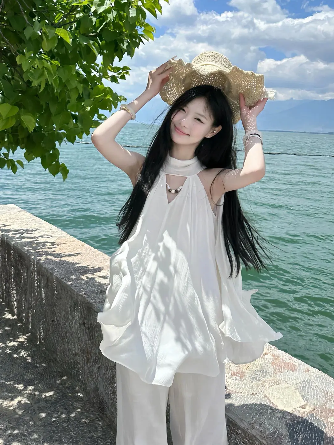 

White V-Neck Strap Vest Women's Summer New Casual Wide Leg Pants Draping Set Fashionable Elegant High Waist Two-Piece Suit