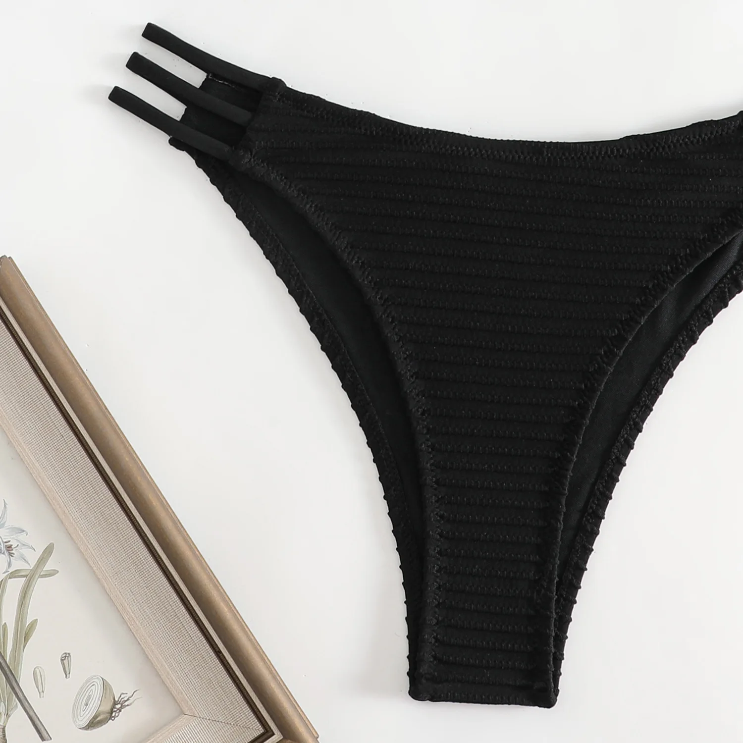 Conjunto de Bikini brasileño de dos piezas para mujer, traje de baño blanco con Tanga, ropa de playa Sexy para verano, 2024