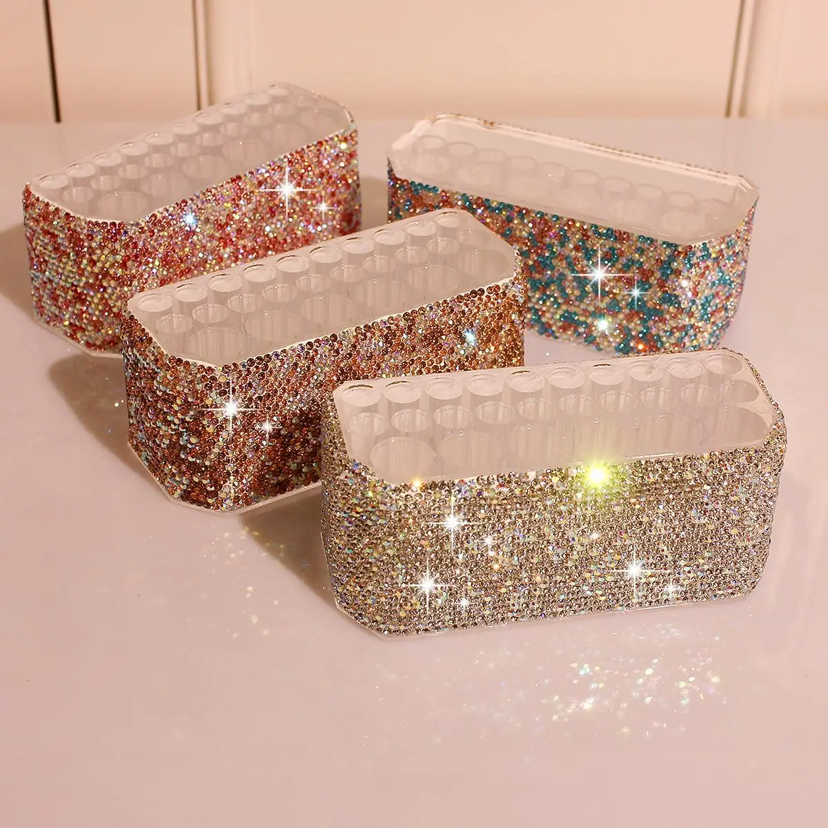 Bling Acryl-Make-up-Pinsel- und Stift-Organizer mit 26 Fächern für Augenbrauenstifte, Kugelschreiber, Eyeliner und mehr (Silber).