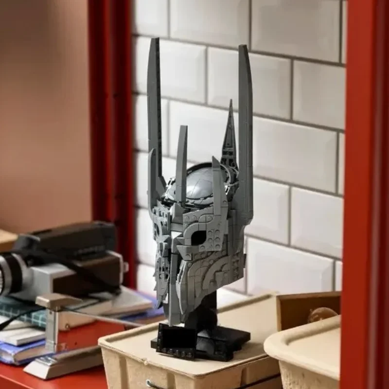 

Набор для сборки шлема Тёмного Лорда MOC, 538 деталей, модель доспехов злодея из Средиземья, эпическая готическая коллекционная модель для взрослых