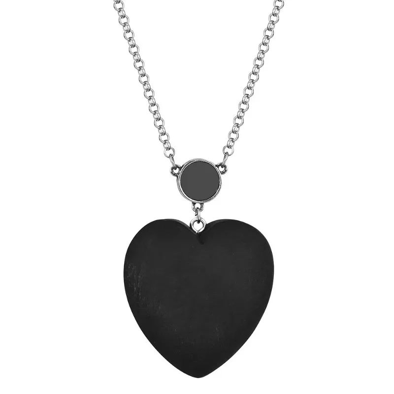 Uma corrente de suéter de contas elegante e versátil, um longo colar de madeira em forma de coração de outono e inverno para mulheres