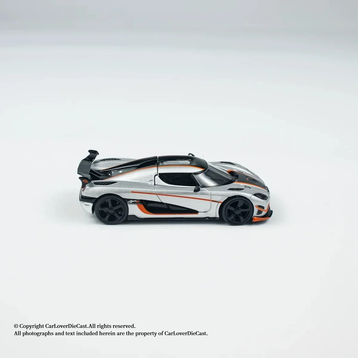 

Tarmac Works 1:64 Agera RS Moon Silver Black Diecast Car Model Collection Miniature Toy