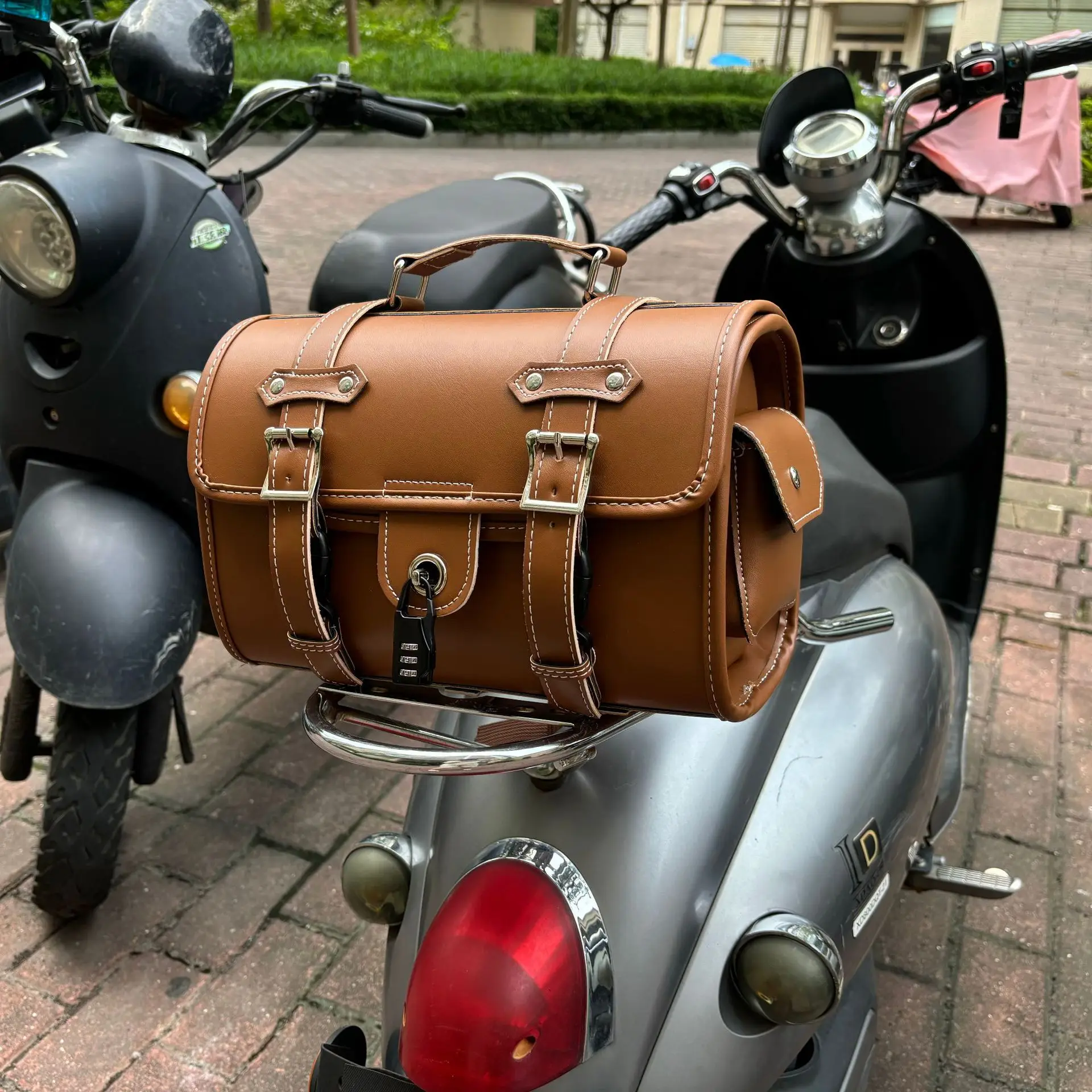 Universal Retro Rear Seat Motorcycle Side Waterproof Luggage Bag Outdoor Casual Large Capacity Tote Bag